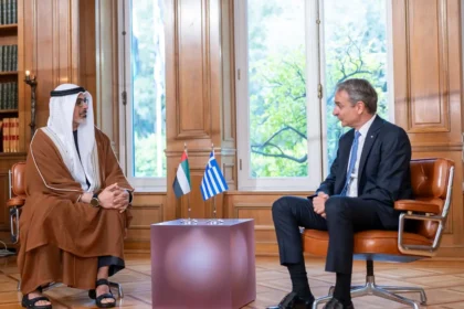 Ο Σεΐχης Χάλεντ μπιν Μοχάμεντ και ο Κυριάκος Μητσοτάκης στην Αθήνα