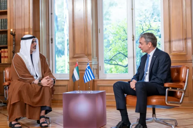 Ο Σεΐχης Χάλεντ μπιν Μοχάμεντ και ο Κυριάκος Μητσοτάκης στην Αθήνα