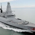 Το βρετανικό αντιτορπιλικό Type 45 HMS Dragon εν πλω