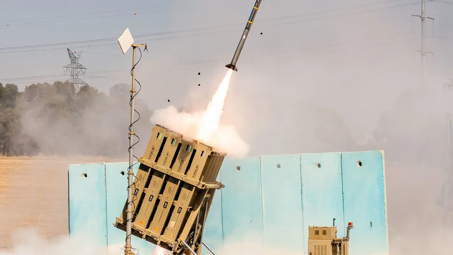 Εκτοξευτής του Iron Dome εκτοξεύει αναχαιτιστή Tamir