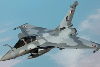 Μαχητικό Rafale της Αεροπορίας του Εμίρη του Κατάρ σε πτήση πάνω από το Κατάρ