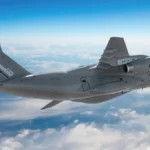 Μεταγωγικό αεροσκάφος Embraer C-390 Millennium σε πτήση πάνω από τα σύννεφα