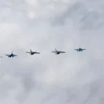 Αμερικανικά F-35B και ιαπωνικά F-2, F-15J και F-35A πετούν σε σχηματισμό πάνω από τον Ειρηνικό στην άσκηση Keen Sword 27