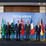 Οι υπουργοί Εξωτερικών Αιγύπτου, Σαουδικής Αραβίας, Πακιστάν, Τουρκίας, Γαλλίας, Γερμανίας, Βρετανίας και Ιταλίας σε κοινή φωτογραφία στην Κωνσταντινούπολη