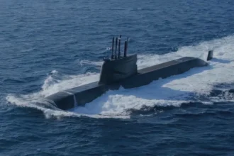 Νοτιοκορεατικό υποβρύχιο KSS-III κλάσης Dosan Ahn Changho πλέει σε ανάδυση