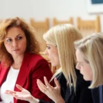 Η Πρόεδρος της κυπριακής Βουλής των Αντιπροσώπων Αννίτα Δημητρίου μιλά σε συνάντηση εργασίας