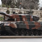 Ελληνικό άρμα μάχης Leopard 2A4 σε παρέλαση στην Αθήνα