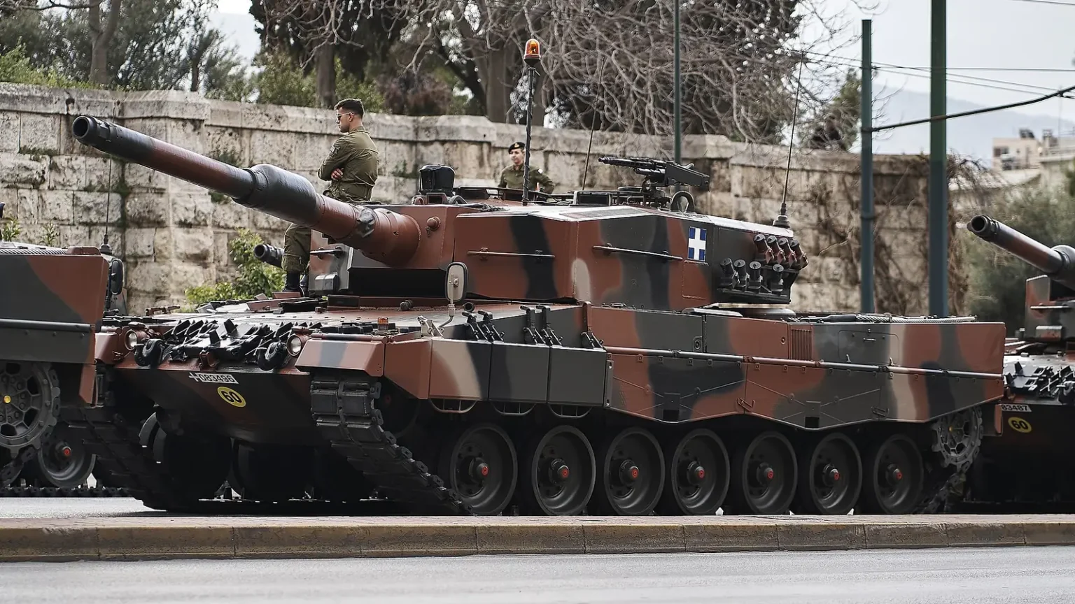 Ελληνικό άρμα μάχης Leopard 2A4 σε παρέλαση στην Αθήνα