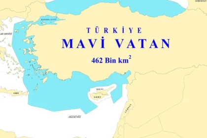 Τουρκικός χάρτης με την επιγραφή Türkiye Mavi Vatan 462 Bin km2 και γαλάζιες ζώνες στο Αιγαίο, στη Μεσόγειο και στη Μαύρη Θάλασσα