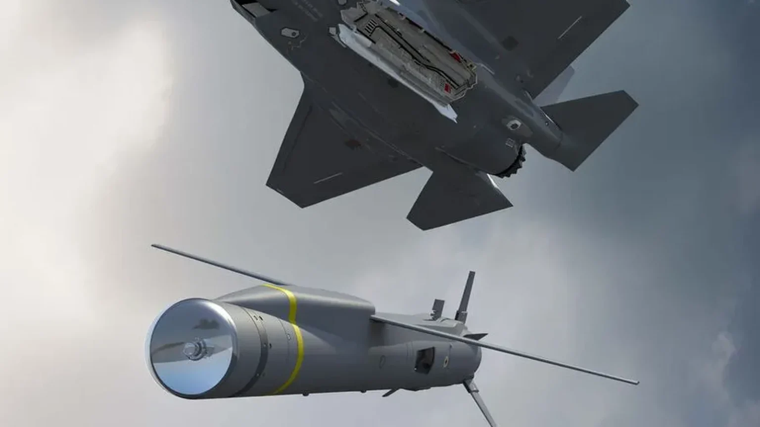 Απεικόνιση μαχητικού F-35 με ανοιχτό θάλαμο όπλων και, κάτω από αυτό, του βλήματος SPEAR