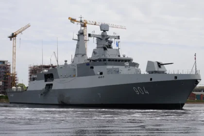 Η αιγυπτιακή φρεγάτα MEKO A-200 Al-Aziz στο Βίλχελμσχαφεν