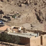 Η Μονή της Αγίας Αικατερίνης στους πρόποδες του όρους Σινά, στο πρωινό φως