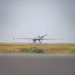 Αμερικανικό MQ-9 Reaper τροχοδρομεί σε αεροπορική βάση