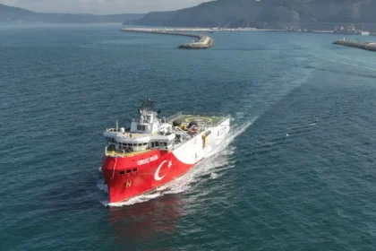 Νέα τουρκική πρόκληση με πρωταγωνιστή το Oruc Reis: «Μπορεί να μεταφέρουμε κυπριακό αέριο στην Ευρώπη» λέει Τούρκος υπουργός
