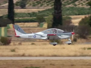 P2002-JF – εκπαιδευτικό αεροσκάφος