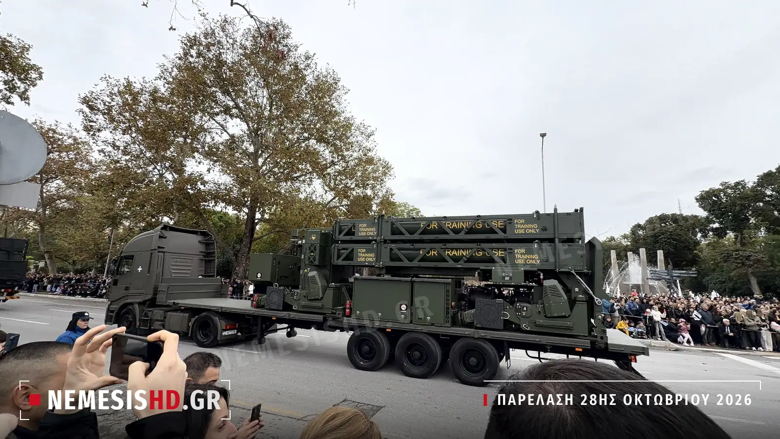 Εκτοξευτής του Barak MX με εκπαιδευτικά κάνιστρα σε επικαθήμενο