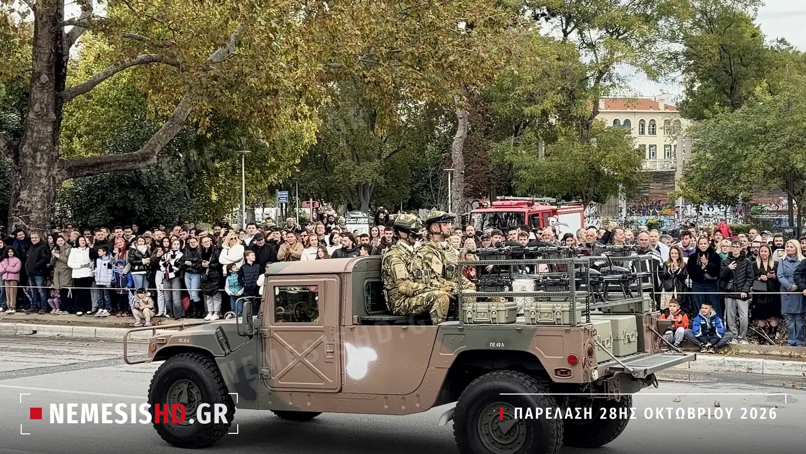 Χειριστές drones του Ελληνικού Στρατού σε Hummer με ράφια πολυκοπτέρων
