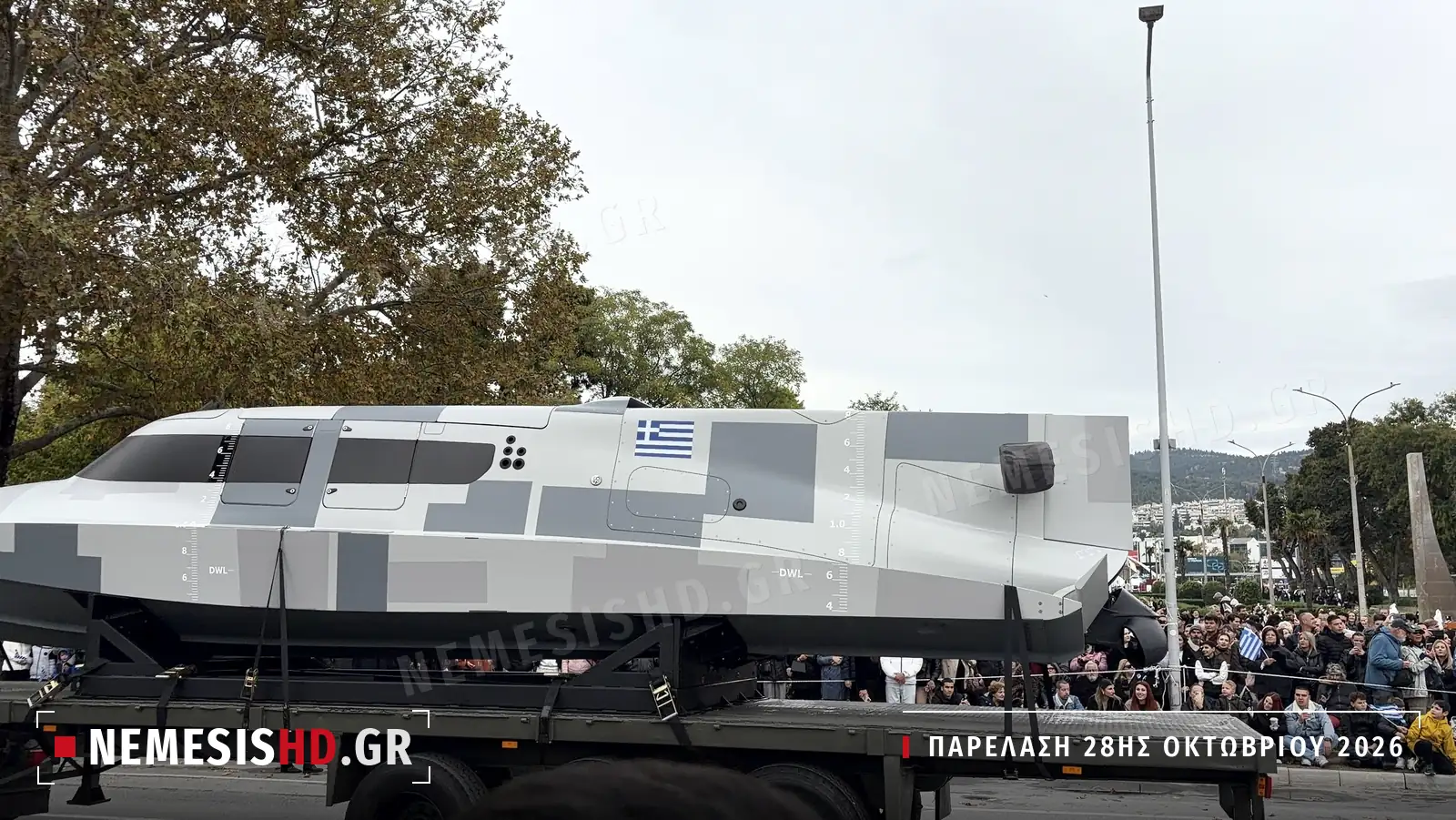 Το VICTA με την ελληνική σημαία και τις κλίμακες βυθίσματος