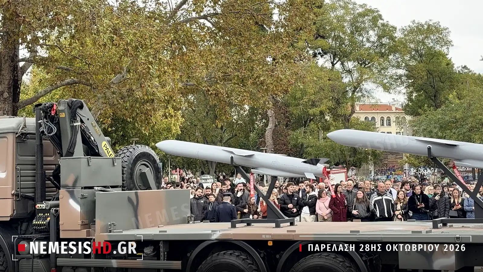 Κοντινή λήψη των βλημάτων Άρπυια πάνω στο φορτηγό