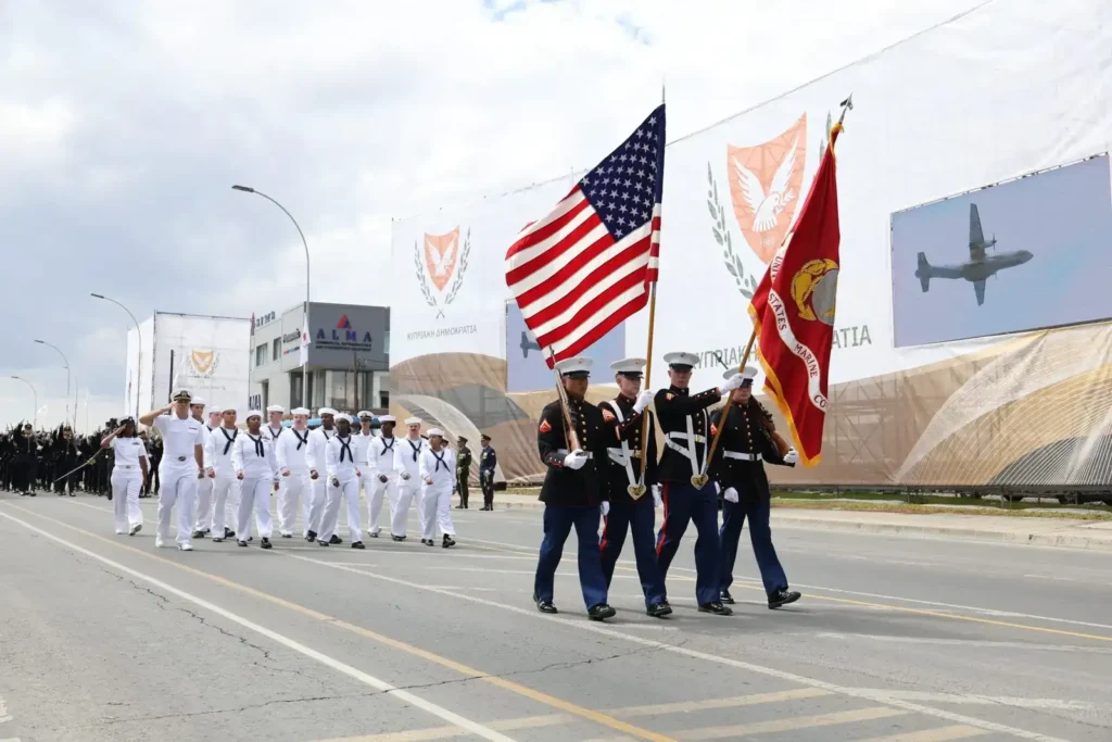 Αμερικανοί Πεζοναύτες και προσωπικό του US Navy στην παρέλαση της Κύπρου