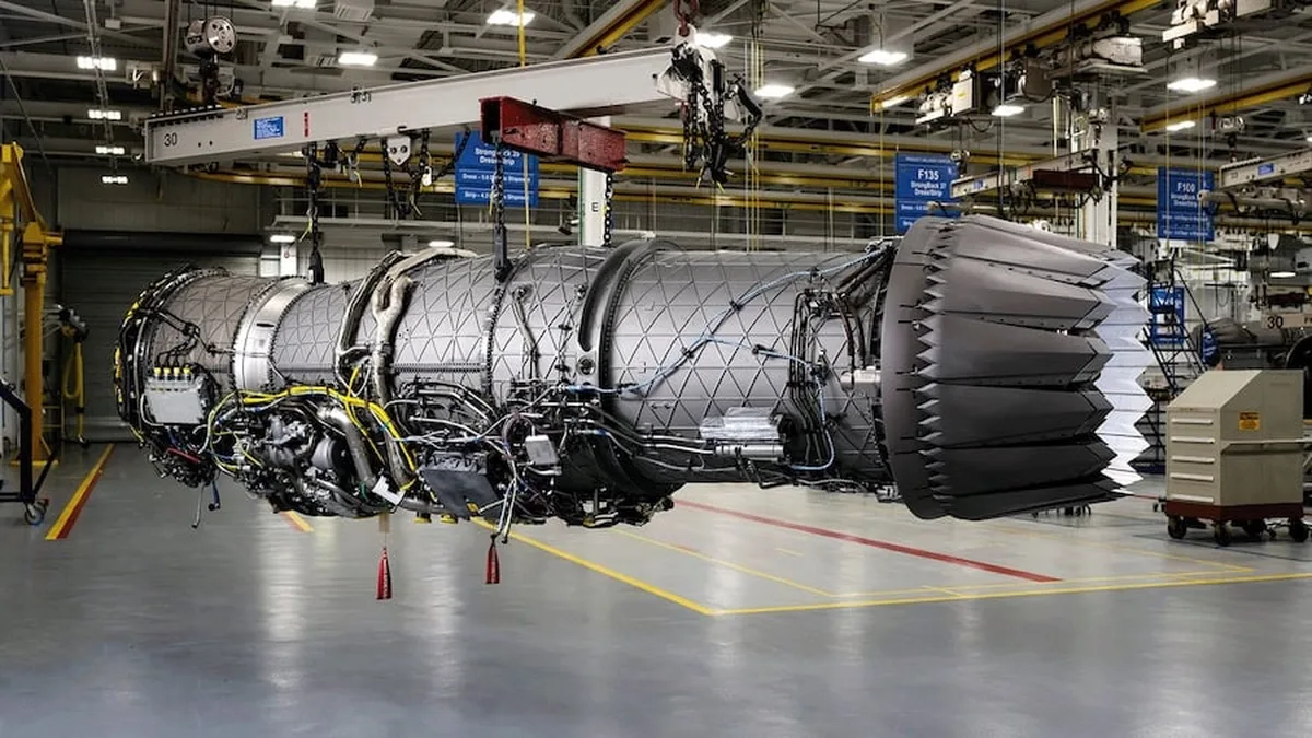 Κινητήρας F135 της Pratt & Whitney για το μαχητικό F-35 σε εγκατάσταση της εταιρείας