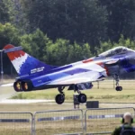 Μαχητικό Rafale C με τρικολόρ βαφή της Γαλλικής Αεροπορίας και Διαστήματος απογειώνεται