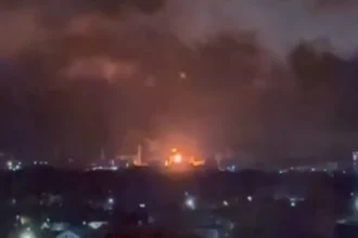 Μόσχα: Δύο νεκροί από μαζική επίθεση ουκρανικών drones – 650 drones κατά τον Σομπιάνιν, αναφορές για φωτιά σε μεγάλη αποθήκη καυσίμων