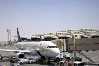 Σαουδική Αραβία: Τρεις νεκροί και 36 τραυματίες από επιθέσεις των Χούθι στα αεροδρόμια του Ριάντ και της Άμπχα