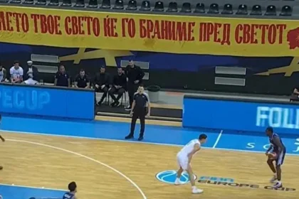 Διάβημα της Ελληνικής Πρεσβείας στα Σκόπια για το πανό με τη «Μακεδονία» ως τη Θεσσαλονίκη και τη Χαλκιδική, παρουσία του υπουργού Αθλητισμού