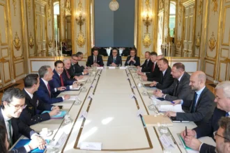 Συνάντηση αντιπροσωπειών για την Ουκρανία σε αίθουσα του Μεγάρου των Ηλυσίων