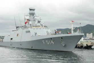 Η τουρκική κορβέτα MILGEM TCG Kınalıada (F-514) καταπλέει στη ναυτική βάση Κούρε της Ιαπωνίας
