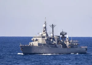 Η φρεγάτα «Αδρίας» (F-459) κλάσης «Έλλη» εν πλω στη Μεσόγειο