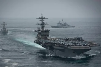 Οι ΗΠΑ στέλνουν το USS Theodore Roosevelt στην περιοχή - Ραγδαίες εξελίξεις και δηλώσεις για το Ιράν εντός 24 ωρών