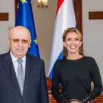 Η Ολλανδή υπουργός Άμυνας Ντιλάν Γεσίλγκοζ-Ζεγκέριους με τον Επίτροπο Άμυνας Αντρίους Κουμπίλιους